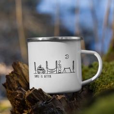 a camp mug sitting on top of a tree stump