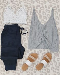 Spring Outfit Women, Simple Spring Outfits, Linen Joggers, Mode Kimono, Joggers Outfit, Zara Outfit, Casual Styles, Rose Style, Cute Summer Outfits