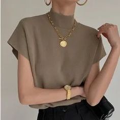 Design Moda, Cropped Tops, Vest Shirt, Vest Fashion, Matches Fashion, Elegant Shirt, Office Lady, Business Casual Outfits