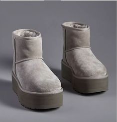 Featuring the brand's signature snuggly-soft sheepskin wool lining and an elevated flatform sole, the UGG Classic Mini's are the ultimate winter boot everyone needs in their shoedrobe. Mini Platform Uggs, Ugg Classic Mini Platform, Uggs Mini, Platform Uggs, Suede Platform Boots, Warm Boots Women, Ugg Boots With Bows, Ugg Classic Mini Boot, Ugh Boots