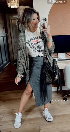 Saturday Cute Outfit, Punk Work Outfits Women, Boho Outfits 40s, Sporty Boho Style, Boho Chic Outfits Midsize, Grungy Boho Outfits, Cute Hairdresser Outfits, Teacher Spring Outfits 2024, 30 Year Old Mom Outfits