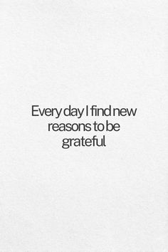 a quote that says every day i find new reason to be grateful on white paper