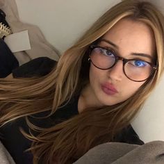 Glasses On Blonde Women, Glasses On Blondes, Aesthetic Round Glasses, Pretty Girl Glasses Aesthetic, Brown Glasses Outfit, Cute Glasses For Women Aesthetic, Glass For Oval Face, Oval Frame Glasses, Glasses For Blonde Hair And Blue Eyes