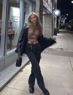 Vestiti Edgy, Mode Grunge, Foto Poses, Mode Ootd, Mein Style, Mode Inspo, Mode Streetwear, Inspiration Mode, Mode Inspiration