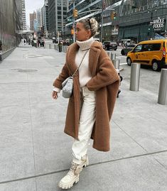 Brown Coat Outfit, Teddy Coat Outfit, New York Winter Outfit, Nyc Winter Outfits, Outfits New York, Winter Coat Outfits, New York Outfit, Nyc Outfits, New York Outfits