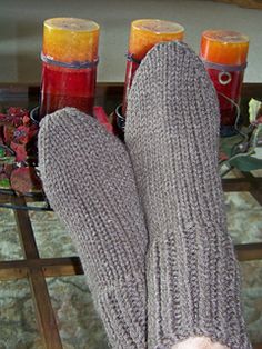 Socks Pattern, Pattern Library, Sock Patterns, Slipper Socks, Designer Socks, Photo Tutorial, Family And Friends, Winter Glove, Leg Warmers