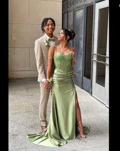 Look at these two!! They are such a cute couple!! Maddy did her thang with this dress!! Have funn girl <3 Prom Picture Poses, Prom Picture, Prom Dress Inspo, Prom Inspo, Stunning Prom Dresses, Dress Idea, Prom Ideas, Cute Prom Dresses, Pretty Prom Dresses