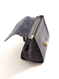 Celine Trapeze midnight bag 6 Handbags Design, Perfect Handbag, Leather Detail, Earrings Inspiration, Bag Design, Midnight Navy