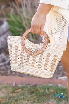 Finished Touch Handbag Labordaysale Blue Dress Short, Round Handle, Summer Handbags, Round Bag, Boutique Accessories, Bag Design, Basket Weave, Casual Sandals, Diy Bag