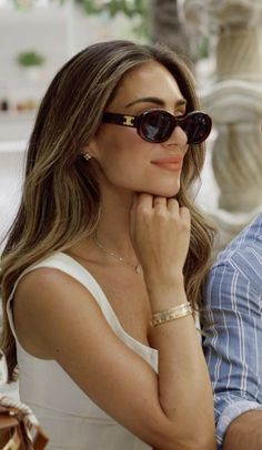 Fashion woman sunglasses celine trend Classy Women Accessories, Old Money Hair And Makeup, Old Money Rich Lifestyle, Old Money Hair Aesthetic, High Value Aesthetic, Classic Woman Style, Elegant Lady Aesthetic, High Value Woman Outfit, Elegant Woman Aesthetic