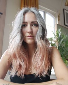 Haircut Gray Hair, Grey White Hair, Grey Hair Inspiration, Beautiful Gray Hair, Natural Gray Hair, Ash Blonde Hair, Long Gray Hair