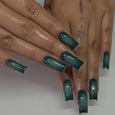 Aura Nails Acrylic, Aura Nail Designs, Aura Nail, Yellow Aura, Aura Nails, Green Acrylic Nails, Dark Green Nails, Green Nail Designs