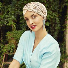 The Scarlett model is a popular, stylish, and versatile turban. The base model is made with extra fabric at the back so the turban can be styled with a baggy effect or a tight fit if you tuck the fabric under the headband at the back. The headband is attached to the back of the turban with a click system and consist of several bands in different materials and colour combinations. The headband has a elastic piece at the back, so it is easy to apply over the turban base. The Scarlett turban is mad Summer Brown, Elegant Headband, Base Model, Bohemian Women, Turban Headbands, Extra Fabric, Wig Styles, Rose Color, Paisley Print