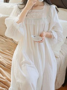 100% Cotton nightgown Comfortable high quality sleepwear for women Super cute girls Nightdress Romantic Lingerie Flowy Nightgown Vintage, White Vintage Night Gown, Long White Nightgown, 1860s Nightgown, Victorian Nightgown Romantic, Vintage Nightgown Victorian, Nightgown Outfit, Romantic Nightgown, Victorian Night Dress