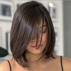 Sleek Short Hair, Medium Bob Haircut, Haircut Inspo, Medium Hair Styles For Women, Haircuts For Medium Length Hair, Short Brown Hair, Messy Short Hair, Lob Hairstyle, Shoulder Length Hair Cuts