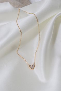 Trendy Necklaces Gold, Love Pendant Necklace, Necklace To Give To Your Girlfriend, Pendant For Girls Gold, Cute Chains For Women, Elegent Jewelry, Gold Pendant Designs For Women, Chain Designs Gold Women, Necklace For Girlfriends