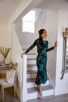 Floral Fitted Dress, Winter Outfits Fashion, Gown Green, Green Lily, Mode Hippie, Stone Cold Fox, Photo Beautiful, Ideas Outfit, Stone Cold