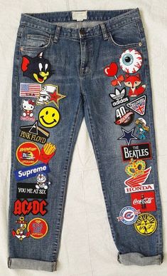 12 patch ideas beyond jackets and bags – Goodordering Patched Jeans Diy, Patches On Jeans, Jean Ideas, Jeans With Patches, Patches Vintage, 70s Fashion Outfits, Embroidered Textiles, Pins And Patches, Patched Denim