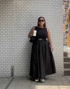 Black Skirt Curvy Outfit, Long Skirt Curvy Outfit, How To Style Long Skirts Plus Size, Long Black Skirt Outfit Plus Size, Mid Black Skirt Outfit, How To Style Long Black Skirt, Long Black Maxi Skirt Outfit, Long Skirt Outfits Plus Size, Black Maxi Skirt Outfit Summer