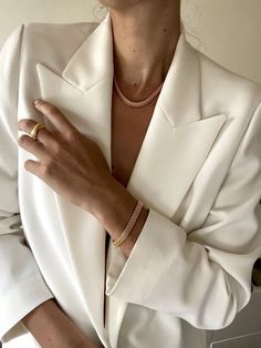 Vintage Supermodel, Aesthetic Blanco, Business Shooting, White Feed, Jewellery Shoot, Jewellery Photography Inspiration, Creative Jewelry Photography, Movie Fashion, Fashion Marketing