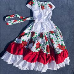 This Costume Is Very Traditional In Colombian Culture, Is Seen In Dances And Carnivals, Very Typical. Its White With Red And Golden Flowers. It Has A Little Imperfect Inside The Skirt, But It’s Not Visible At All. Made In Colombia, Brought All The Way From There. Size: S/M. Colombian Culture, Store Window, Traditional Costume, All The Way, Carnival, The Way, Red And White, Im Not Perfect, Bring It On