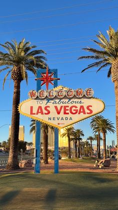 the welcome to fabulous las vegas sign in front of palm trees