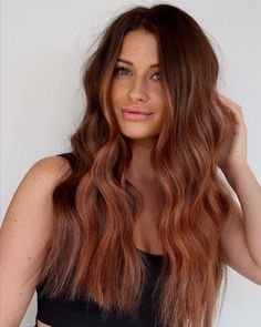 35 Reddish Brown Hair Colors You'll Fall In Love With Copper Hair Dark, Warm Brown Hair, Cinnamon Hair, Rambut Brunette, Dark Brunette Hair