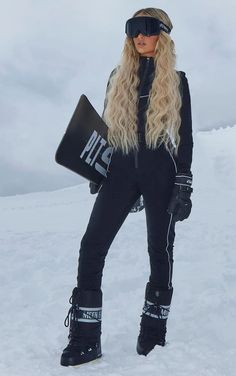 Womans Ski Outfit, Black Snowboarding Outfit, Ski Trip Outfit Black Women, Snow Skiing Outfits For Women, Snow Trip Outfit, Ski Trip Outfits, Istanbul Outfits, Aspen Outfit Winter, Cute Ski Outfits