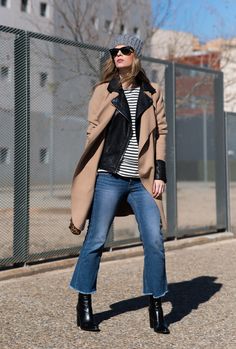 Ms Treinta - Moda y tendencias by Alba Zapater. - Fashion Blogger -: Cropped Flare Jeans Crop Flare Jeans With Boots, Dark Wash Cropped Flare Jeans, Flare Crop Jeans Outfit, Cropped Flare Jeans Outfit, Flare Jeans Outfit Winter, Flared Jeans Outfit Fall, Flare Outfits, Cropped Jeans Outfit