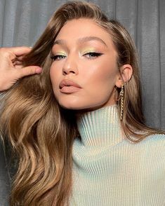 Gigi Hadid Makeup, Make Up Foundation, Celebrity Style Guide, Makeup Tip, Patrick Ta, Celebrity Makeup Looks, Glow Skin, Celebrity Makeup Artist, Celebrity Trends