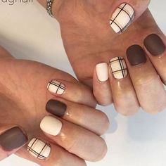 Plaid Short Nail Designs, Short Fall Plaid Nails, Buffalo Plaid Nails Fall, Simple Plaid Nail Designs, Plaid Dip Nails, Fall Nails 2023 Plaid, Plaid Brown Nails, Fall Plaid Nails 2022, Fall Geometric Nail Designs