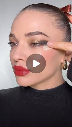 🌹QUEEN OF CREATIONS👑 on Instagram: "😊
.
.
.
.
#easymakeup #easymakeuptutorial #easymakeuplook #hack #makeuphacks" Easy Makeup Tutorial, Simple Makeup Looks, Simple Makeup, Makeup Tips, Queen, Makeup, On Instagram, Instagram, Make Up