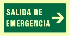 a green sign that says salida de emergencia with an arrow pointing to the right