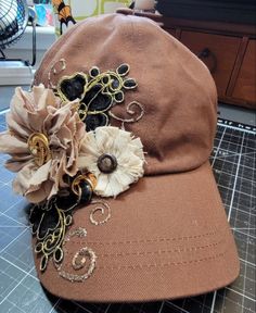 Brown, flowers, lace, baseball cap. Ball Cap Decorating Ideas, Embellished Baseball Caps, Baseball Hat Decorating Ideas, Decorated Baseball Caps, Baseball Cap Decorating Ideas, Decorated Hats Ideas, Flowers From Fabric, Embellished Hats, Burned Hats