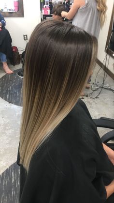 Brown Hair With Blonde Ends, Hair Color Flamboyage, Balayage Straight Hair, Warm Scarves, Brown Hair Inspo, Balayage Hair Dark, Brown Hair With Blonde Highlights