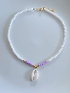 Purple Glass Beaded Necklace, Cheap Shell Necklaces With Colorful Beads, Clay Bead Necklace With Shell, Necklaces To Make Beaded, Cool Seed Bead Designs, Beads Summer Necklace, Cute Necklaces To Make With Beads, Ideas For Necklaces With Beads, Cheap Handmade Shell Beaded Necklaces