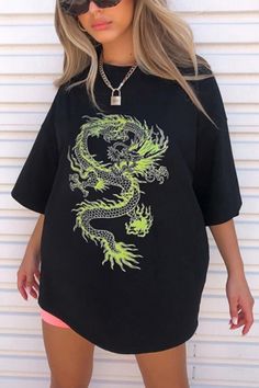 Oversize Tshirt Outfits, Mid Length Shorts, Dragon Print, Womens Tops Summer, Grunge Outfits, Short Sleeve Top, Oversized Tshirt, Casual T Shirts