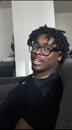 Black Man Glasses Aesthetic, Black Men Glasses Style, Nerdy Black Men, Black Boy With Glasses, Black Guy With Glasses, Black Men Glasses, Black Guy Hair, Black Men With Glasses, Handsome Dark Skin Men