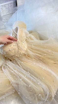 Evening Cream Tulle Dress, Cream Tulle Gown For Party, Cream Fitted Bodice Dress For Banquet, Cream Dress With Fitted Bodice For Banquets, Cream Dress With Fitted Bodice For Banquet, Cream Tulle Dress With Fitted Bodice, Fitted Cream Tulle Dress, Beige Tulle Wedding Dress, Cream Tulle Dress With Sweetheart Neckline