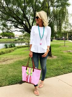 Spring Outfit Women, Clothes Encounters, Classy Hairstyles, Best Casual Outfits, Summer Outfits Women Over 40, Spring Outfit Ideas, Petite Clothing