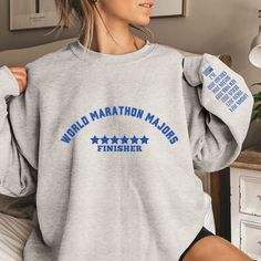 World Marathon Majors Finisher Sweatshirt, Personalized Running Sweatshirt, Custom Marathoner Sweatshirt, Marathon Runner Shirt, 6 Stars Congratulations Marathon Finisher and Half Marathon Finisher! Celebrate your accomplishment with this Personalized Marathon Finisher Sweatshirt.  This lightweight cotton will keep you comfy even in the warmer months.  It's made of super soft cotton and has a quality of the print will have you falling in love with it over and over again. It is sure to be one of your favorite most comfortable Shirt. 💜 Description 💜 This Shirt is sure to be one of your favorites! It can be styled with shorts or leggings for any distance run while remaining stylish and comfortable.  💜 When you order your Shirt you will get: 💜  *Super Comfortable Shirt, which comes in a va Athletic Heather Crew Neck Top With Letter Print, Marathon Runner, Marathon Runners, Half Marathon, San Jose, Falling In Love, Gender Neutral, Everyday Wear, Tops Designs