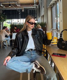 Loose Leather Jacket, Nike Cortez Outfit, Leather Jacket Fashion, Ladies Short Jackets, Cropped Coat, Leather Jacket Style, Jacket Fashion