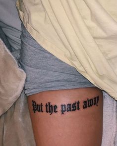 Tattoo Ideas Above Knee Women, Old English Word Tattoo, Old English Tattoo Women, Old English Tattoo Ideas, Leg Tattoos Words, Leg Writing Tattoo, Over The Knee Tattoo Words, Female Hand Tattoo, Tattoo Ideas Female Hand