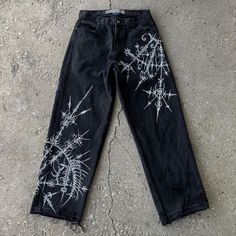 Custom Jeans Diy, Bleaching Clothes, Punk Fashion Diy, Diy Pants, Painted Clothes Diy, Diy Clothes Design, Custom Jeans, Harajuku Streetwear, Streetwear Men