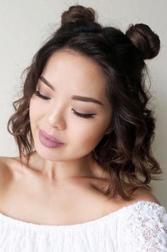 79 Ideas Easy Bun Styles For Short Hair With Simple Style Stunning Wedding Hairstyles Short Hair, Half Bun Hairstyles, Cute Bun Hairstyles, Short Hair Bun, Easy Bun Hairstyles, 90s Hairstyles, Natural Hair Styles Easy