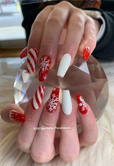 #ChristmasNails #NailArtIdeas #HolidayNails #FestiveNailDesigns #NailInspiration #ChristmasManicure #DIYNailArt #NailArtLovers #NailGoals #WinterNails Nokti Za Bozic, Christmas Character Nails, Hot Nail Designs, Candy Cane Nails, Festive Nail Art