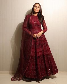 अनारकली सूट, डिजाइनर कपड़े, Designer Anarkali Dresses, Indian Actors, Gaun Fashion, Salwar Kamiz, Designer Anarkali, Indian Gowns Dresses, Sonakshi Sinha