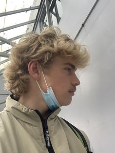 Wavy Short Mullet, Loose Perm Mullet Men, Blonde Straight Hair Mullet Men, Dark Blonde Hair Men, Blonde Curly Mullet Men, Short Blonde Mullet Men, Men’s Dyed Blonde Hair, Bleach Blonde Mullet Man