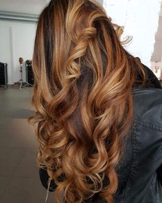 Golden Blonde Highlights On Dark Hair, Auburn Blonde Highlights, Blonde Highlights On Dark Hair, Temporary Hair Dye, Dip Dye Hair, Colored Hair Tips, Brown Hair Inspo, Hair Color Caramel, Hair Color Streaks