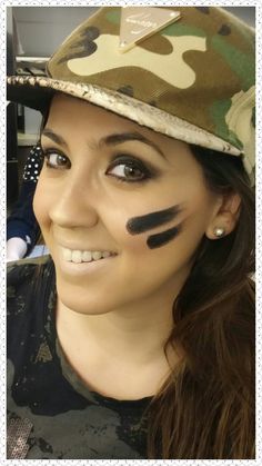 Maquillaje para disfraz militar Army Face Paint, Army Makeup, Army Girl Costumes, List Of Halloween Costumes, Natalie King, Girl Group Halloween Costumes, Costumes For Teenage Girl, Easy College Halloween Costumes, Soldier Costume